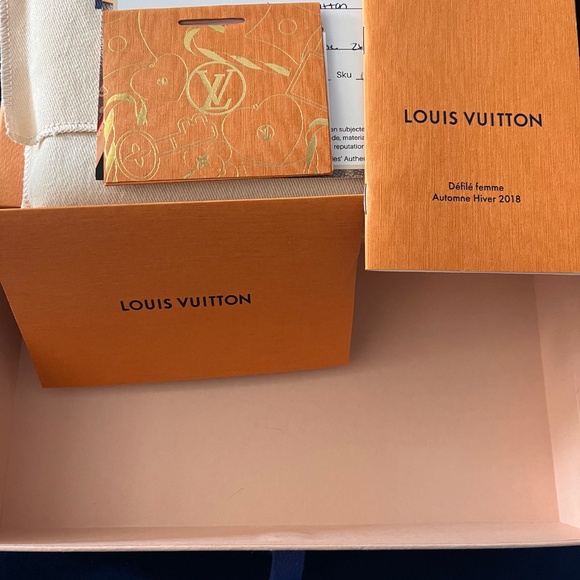 💎💎💯% AUTHENTIC 💎💎.    Louis Vuitton Wallet - Picture 5 of 8